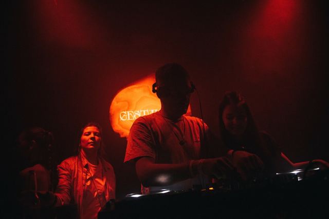 Hazy Blades, Gestalt archive, Minsk, frame 22