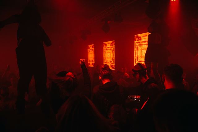 Hazy Blades, Gestalt archive, Minsk, frame 157