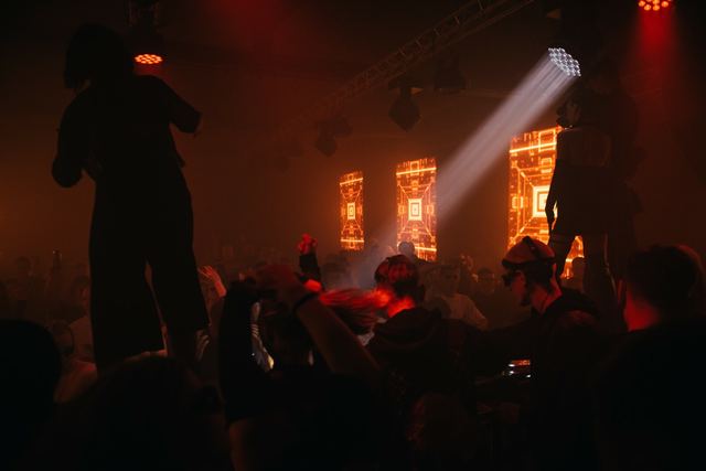 Hazy Blades, Gestalt archive, Minsk, frame 158