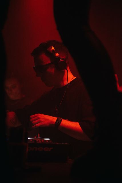 Hazy Blades, Gestalt archive, Minsk, frame 205