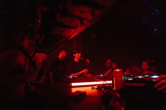 MIRROR: F2F, Gestalt archive, Minsk, frame 27