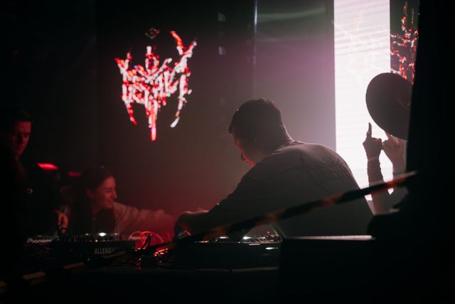 MIRROR: F2F, Gestalt archive, Minsk, frame 93