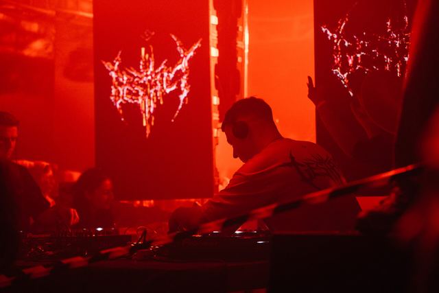MIRROR: F2F, Gestalt archive, Minsk, frame 94