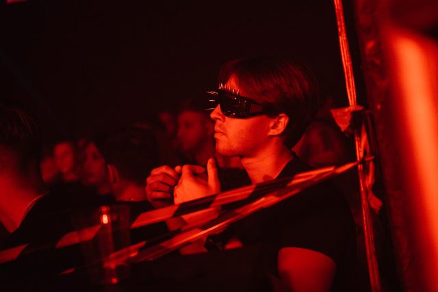 MIRROR: F2F, Gestalt archive, Minsk, frame 97