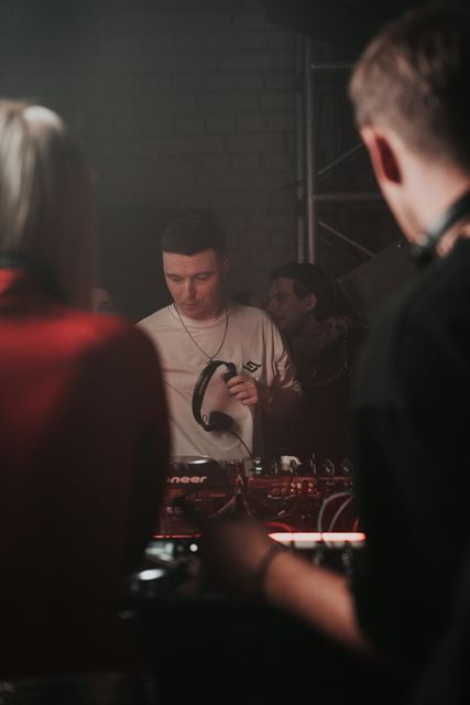 MIRROR: F2F, Gestalt archive, Minsk, frame 99