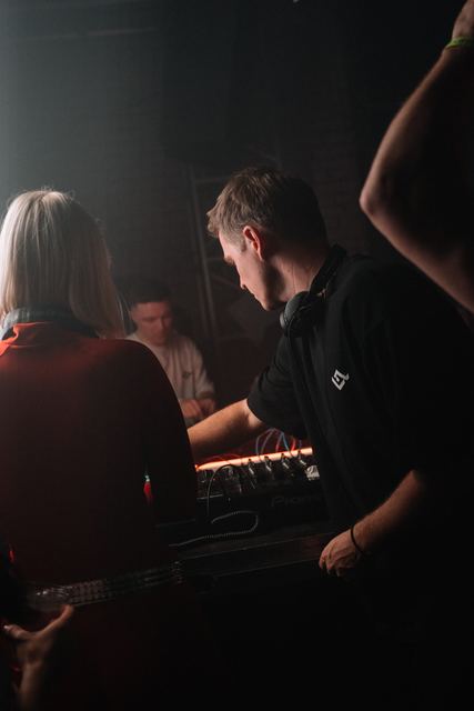 MIRROR: F2F, Gestalt archive, Minsk, frame 101