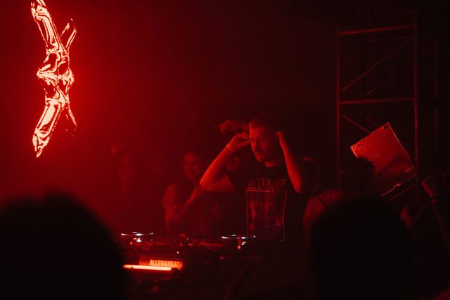 MIRROR: F2F, Gestalt archive, Minsk, frame 111