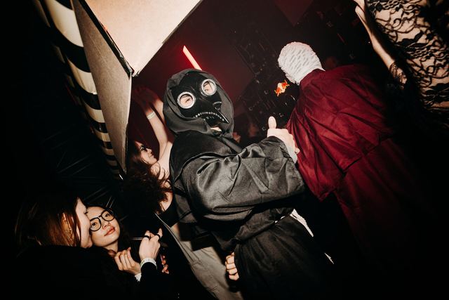 MIRROR: F2F, Gestalt archive, Minsk, frame 135