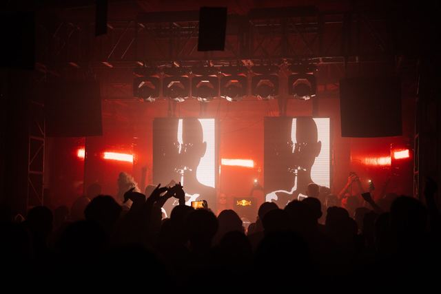 MIRROR: F2F, Gestalt archive, Minsk, frame 157