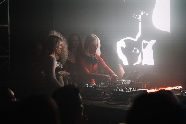 MIRROR: F2F, Gestalt archive, Minsk, frame 158