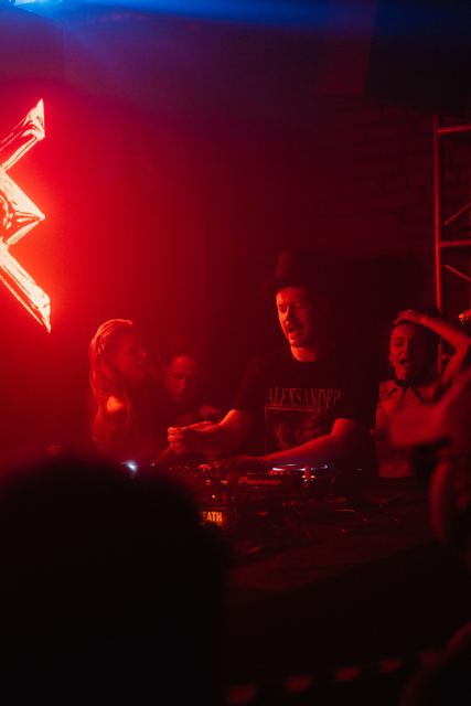 MIRROR: F2F, Gestalt archive, Minsk, frame 176