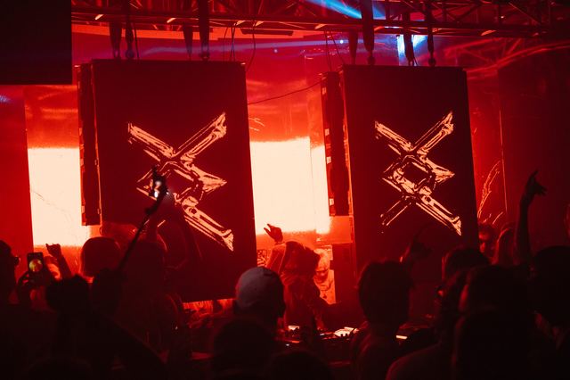MIRROR: F2F, Gestalt archive, Minsk, frame 185