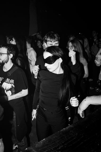 MIRROR: F2F, Gestalt archive, Minsk, frame 187