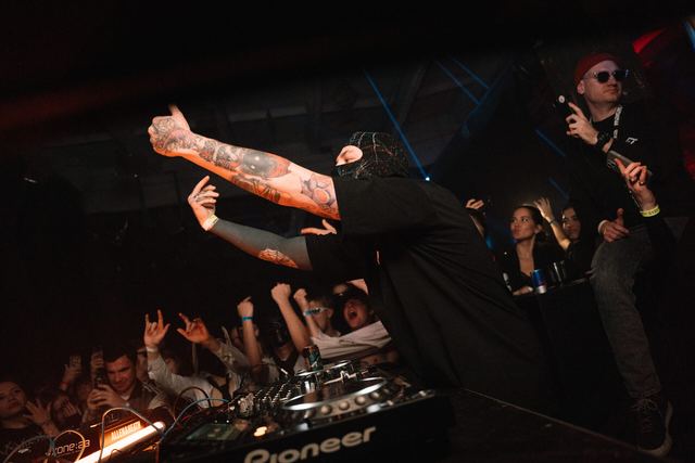 MIRROR: F2F, Gestalt archive, Minsk, frame 206