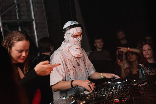 MIRROR: F2F, Gestalt archive, Minsk, frame 207