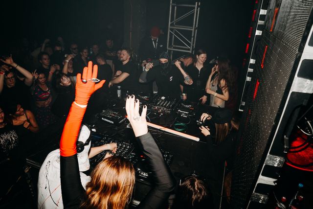 MIRROR: F2F, Gestalt archive, Minsk, frame 209