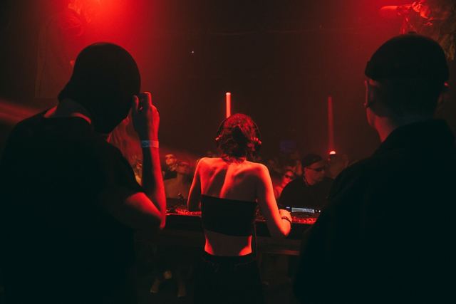 Sirdsapes EP, Gestalt archive, Minsk, frame 142