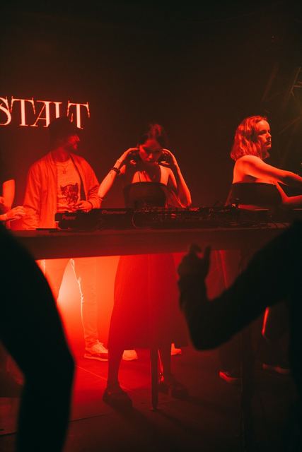 Sirdsapes EP, Gestalt archive, Minsk, frame 162