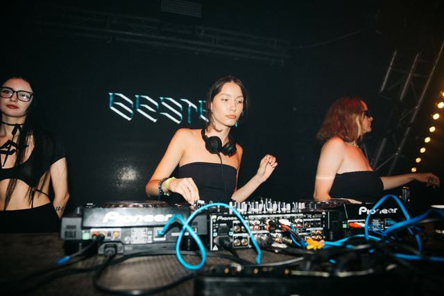Sirdsapes EP, Gestalt archive, Minsk, frame 165