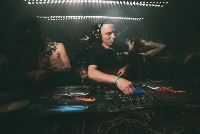 Sirdsapes, Gestalt archive, Minsk, frame 36